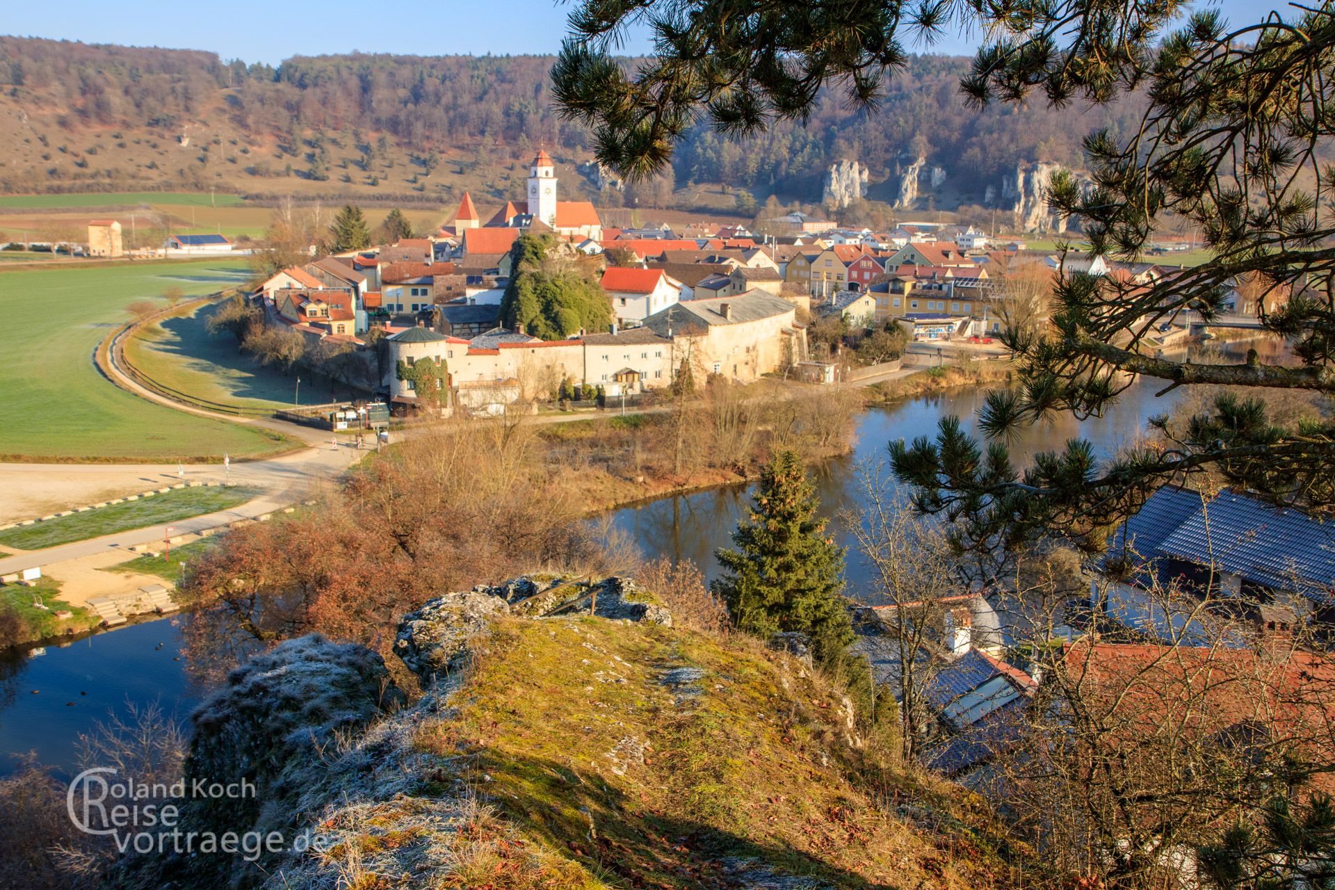 Altmühltal Blick auf Dollnstein und den Altmühltal-Radweg